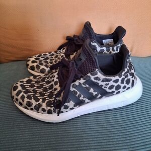 Adidas Swift Run 1.0 Cheetah Sneakers